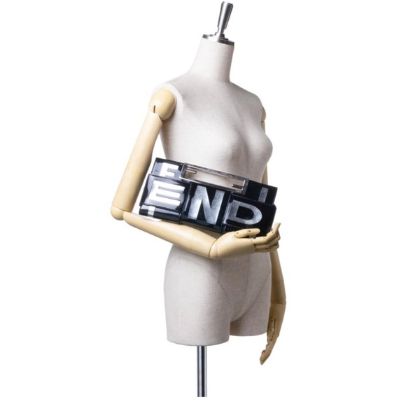 Frendi Clutch. Made of patent leather, with the brand's unique crossword design - Picture 4 of 7